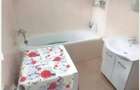 Casa cu 5 camere de inchiriat, curte imprejmuita
