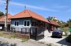 Casa renovata cu teren si anexe in Birtin