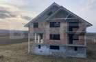 Casa de vanzare la ro?u,500 mp utili poten?ial Unic, loc - 4