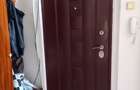 Vand apartament 2 camere din caramida zona centrala langa posta nr 1 et 4 avand usa metalica geamuri termopan boiler si un convector.