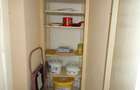 Apartament 2 camere decomandat, etaj intermediar, zona Romanilor, centrala pe gaz
