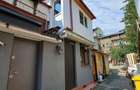Casa cu mansarda, curte comuna, zona Uranus - 4