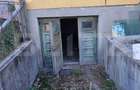 Casa cu doua corpuri,curte si gradina - 12