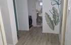 Inchiriez apartament 2 camere, decomandat, balcon, proaspat renovat, mobilat, utilat Arad, zona Aradul Nou vizavi de Gara, bloc reabilitat. - 1