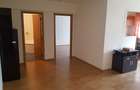Vand apartament str. Plopilor Floresti