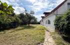 Casa saseasca traditionala La asfalt Curte generoasa