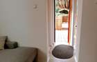 Inchiriez apartament la casa curte privata terasa - 8
