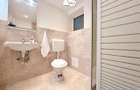 Inchiriez apartament 3 camere, Ultracentral, B-dul. Revolutiei, et.1 - 6