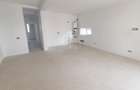 Duplex Cu Panouri - 5 Camere - 3 Bai - 4