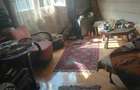 Vind casa la curte ,zona Zetari 53000 E
