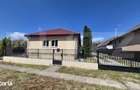Casa cu 3 camere de , 200 mp, teren 3286 mp, localitatea Jankmajtis, U - 13