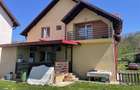 Casa parter si etaj 4 dormitoare living bucatarie 2 bai si terasa tel 0733132705