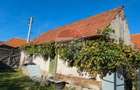 Casă veche cu 3 camere de vânzare în Zărnești, Brașov