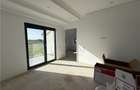 Apartament 3 camere - bucatarie separata - curte proprie - 1