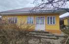 vand casa in centrul satului Stoisesti, com. Banca, jud. Vaslui - 1