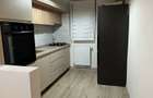 Apartament cu 2 camere, decomandat, cu loc de parcare, disponibil pentru inchiriere.