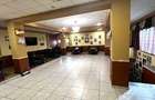 VANZARE CLADIRE CU RESTAURANT UTILAT COMPLET PLUS SPATIU COMERCIAL