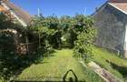 Casa de vanzare cu 2 camere ?i teren 2100mp