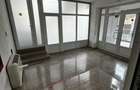 Spatiu comercial pe 2 nivele 700mp cu 20 incaperi si 10 bai pretabil c