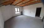 Vand casa 5 camere langa Primarie cu teren de 1000m