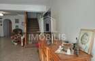 Casa cu 2 corpuri de cladire | zona 7 Noiembrie
