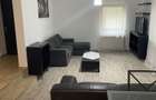 Proprietar inchiriez apartament 3 camere in vila cu 3 apartamente,totul separat,loc parcare