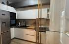 Proprietar vand Apartament 2 camere cu teren de 150 mp si 2 locuri de parcare.