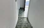 Vand imobil, central, compus din 3 spa?ii comerciale la parter ?i un apartament cu 3 camere la etaj. - 9