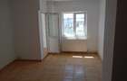 Vand apartament 2 camere semidecomandat zona Centrala Filiasi