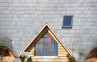 Vand casa la Buru construita traditional din barne de stejar cu tarnat sculptat si interior modern - 7