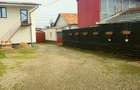 Vila 290mp + 4 spatii comerciale/chiriasi /depozitare, teren 1401 mp, acces DN1 - 26