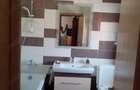 Proprietar inchiriez vila Rosu-Chiajna P+2, 5 camere, 3 bai, 2 bucatarii, 3 locuri parcare - 6