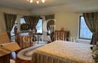 Casa cu 5 camere + anexa cu garaj, mobilata complet, str. Gh. ?incai - 13
