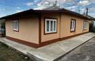 Casa-Gospodarie-locuibila cu 3 cam+ 2 anexe +1700mp teren in sat Manastireni la 15km de BT!