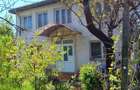 Vand casa cu etaj, in localitatea Trusesti, judetul Botosani