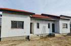 Duplex pe plan - canalizare - bucatarie inchisa - 3 bai