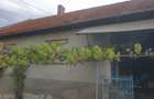 Casă cu 3 camere în Dezești