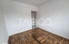 Apartament 70 mp semidecomandat 3 camere balcon 6 mp Bulevardul Unirii