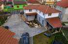 Casa cu anexa de vanzare