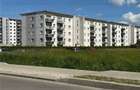 Zona Tractorul 3 camere ,2 bai,etajul 1 din 4 ,loc de parcare - 8