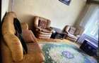 Inchiriez un apartament central. cu 2 , camere , living, curte - 5