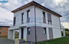 Casa moderna si spatioasa cu 3 dormitoare 2 garaje in Sasar Comision 0 - 1