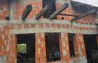 Vand casa loc SUMUGIU, sc 200 mp , parte casa noua la rosu , teren 2670 mp, la sosea, front mare