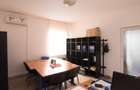 Dau in chirie apartament la casa doua camere plus una mica baie debara mobilat pt. birouri,curte acces auto,,ultracentral. - 6