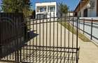 Casa cu 4 camere si curte in suburbie