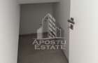 Duplex modern despartit prin camera tehnica