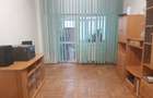 Apartament trei camere decomandat, etaj unu din patru, bloc deosebit, mobilat, doua balcoane inchise - 4