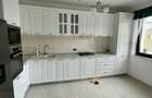 Apartament cu 3 camere decomandat în Tractorul - 2