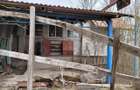Teren intravilan + locuinta+atelier-3 soproane metalice in Hodis, jud - 9