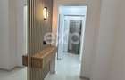 Apartament de vanzare 3 camere , Micro 8 ,et 1